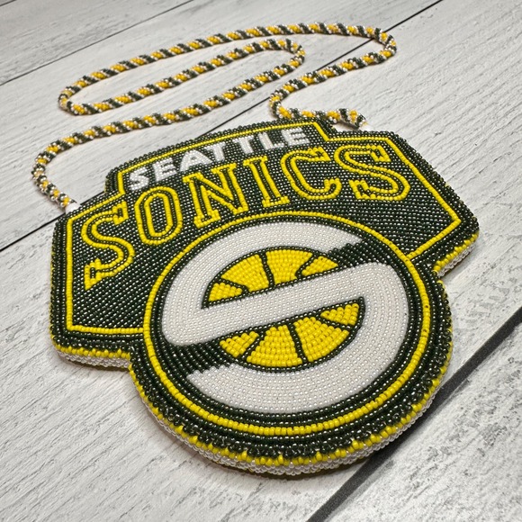 Handmade Seattle Sonics Beaded Pendant Necklace Green Yellow White Native Made - Picture 7 of 8